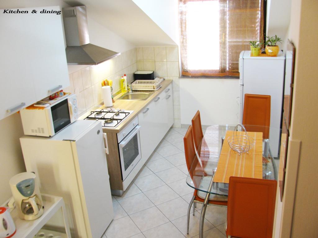Apartment Perkov Tribalj Rum bild